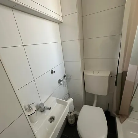 Guenstiges Apartment Gelsenkirchen Schalke Exterior photo